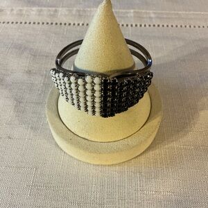 Black and White Vintage Style Glass Silver Tone Hinged Bangle